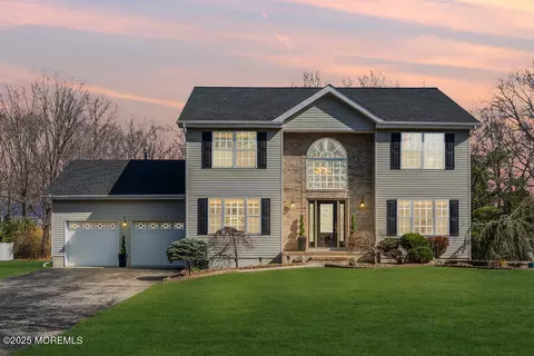 3 Stacy Ct, Jackson, NJ 08527