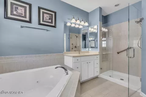 Bath - 5 Marlow Dr, Jackson, NJ 08527 photo 2 of 6