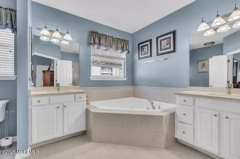 Bath - 5 Marlow Dr, Jackson, NJ 08527 photo 1 of 6