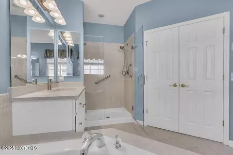 Bath - 5 Marlow Dr, Jackson, NJ 08527 photo 3 of 6