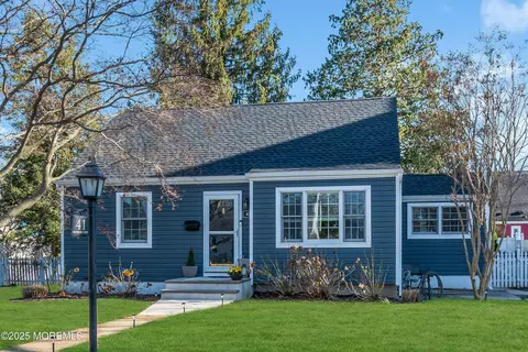 41 Patterson Ct, Shrewsbury, NJ 07702