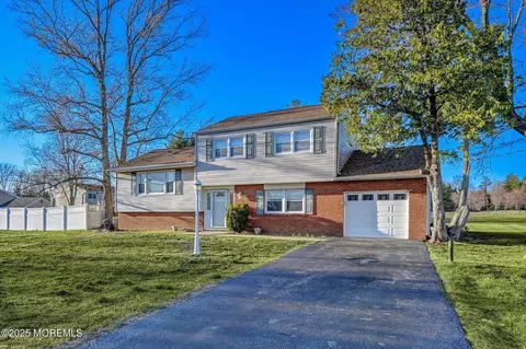 42 Kipling Way, Manalapan, NJ 07726