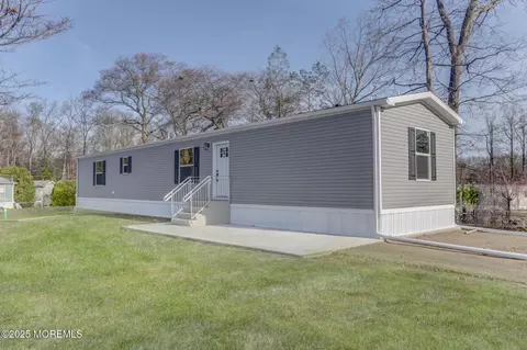631 Newport Dr, Mullica Hill, NJ 08062