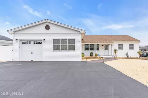 1145 E Hickory Dr, Lanoka Harbor, NJ 08734