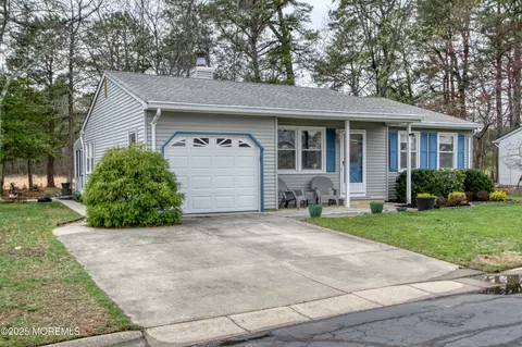 32 Augusta Rd, Whiting, NJ 08759