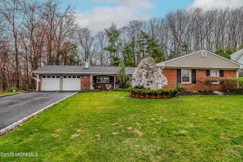 17 Morningside Dr, Old Bridge, NJ 08857