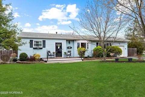 923 Egret Dr, Toms River, NJ 08753