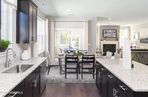 5 Canterbury Rd, Plumsted, NJ 08533