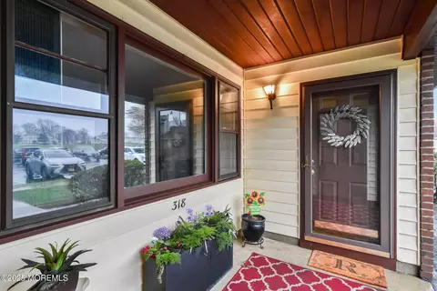 318 Crawford St, Eatontown, NJ 07724