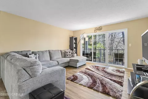 58 Cheverny Ct, Hamilton, NJ 08619