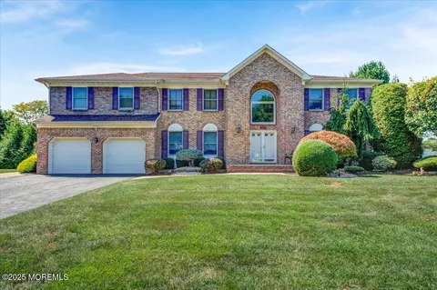 6 Gloucester Dr, Marlboro, NJ 07746