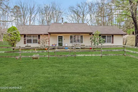 947 Charles St, Jackson, NJ 08527