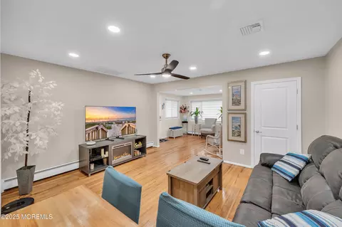 11 Lark St # C, Manchester, NJ 08759