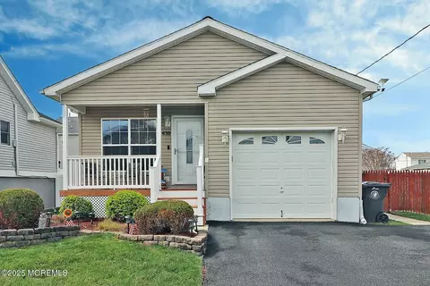 630 Goose Pl, Toms River, NJ 08753