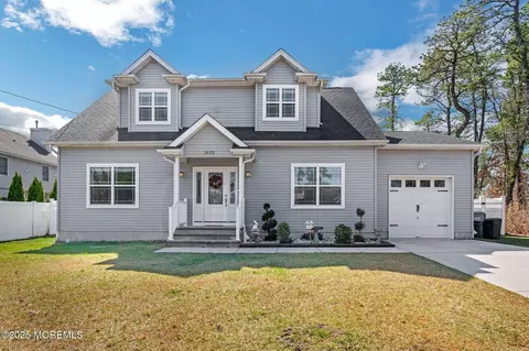 1432 8th Ave, Toms River, NJ 08757