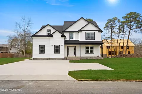 2117 Broadway Blvd, Toms River, NJ 08757