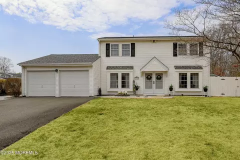 1004 Port Au Prince St, Toms River, NJ 08753