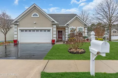 66 Stamford Dr, Jackson, NJ 08527