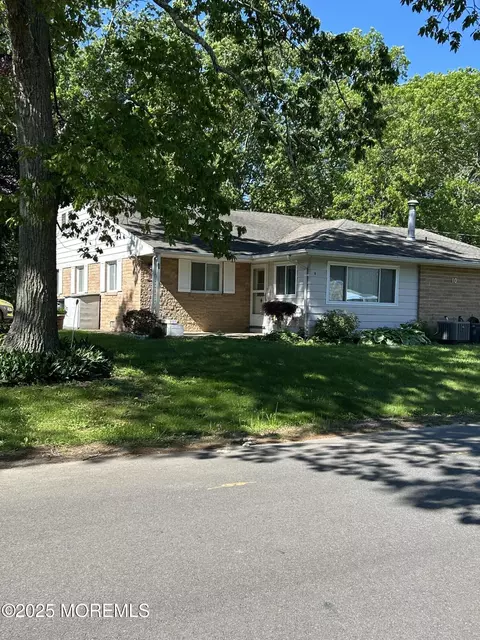 10 Cardinal St # B, Manchester, NJ 08759