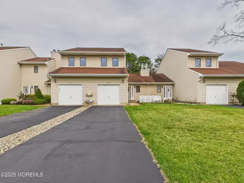27 S Sailors Quay Dr, Brick, NJ 08723