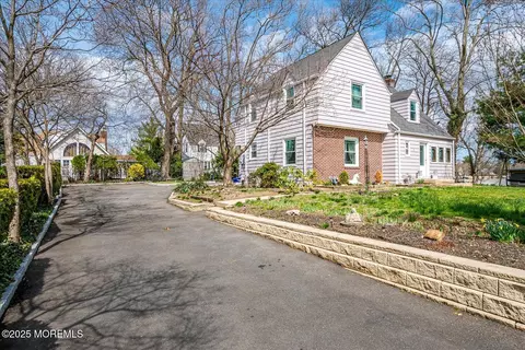 41 Pershing Ave, Sayreville, NJ 08872