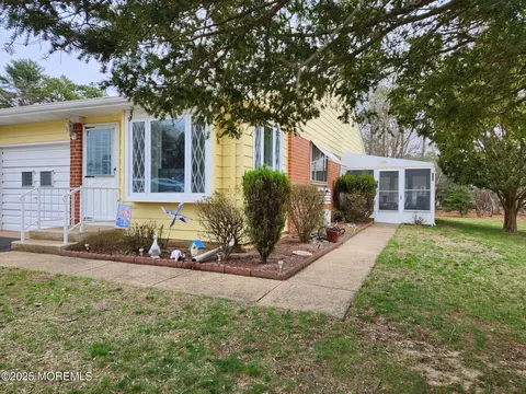3 Molly Pitcher Ct # -B, Whiting, NJ 08759