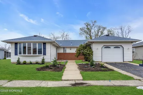 88 Liberta Dr, Toms River, NJ 08757