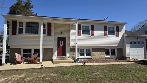 336 Colonial Dr, Toms River, NJ 08753
