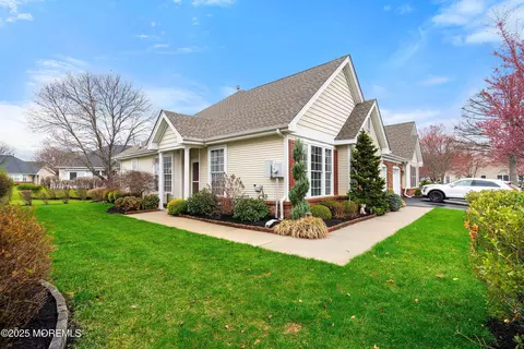 156 Burholme Dr, Hamilton, NJ 08619