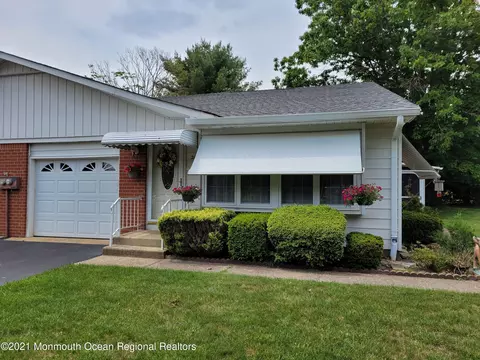 2 Quaker Ln #B, Whiting, NJ 08759