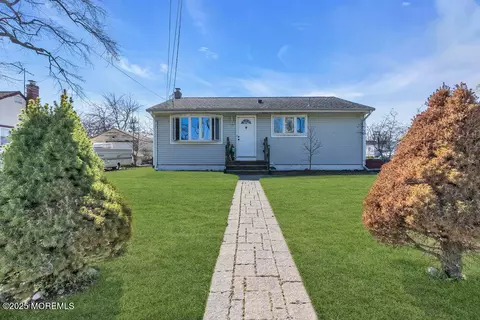 1116 Woodmere Dr, Keyport, NJ 07735