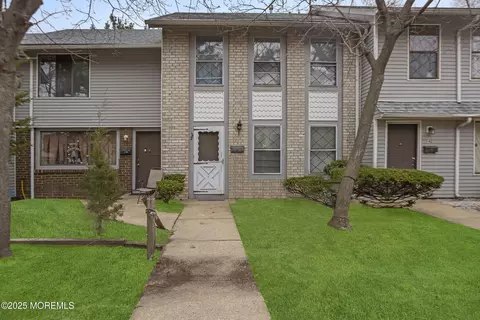142 Coventry Dr, Lakewood, NJ 08701