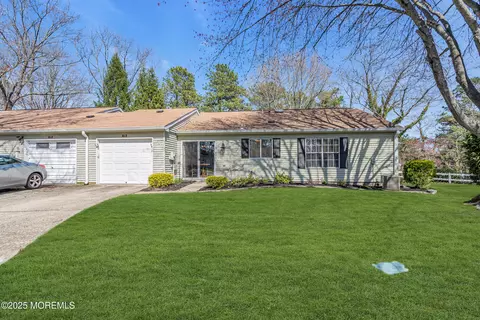 17 Buckingham Dr #A, Manchester, NJ 08759
