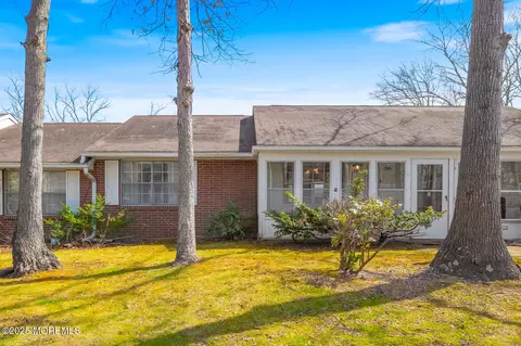 62 E Buckingham Dr, Lakewood, NJ 08701
