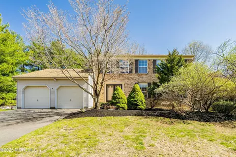 4 Harry Ct, Englishtown, NJ 07726