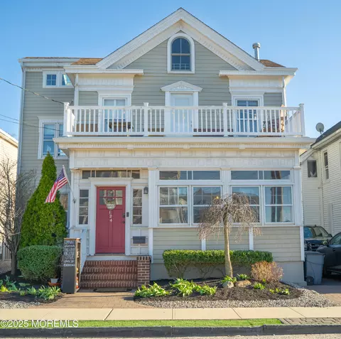 124 1st St, Keyport, NJ 07735