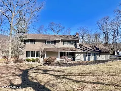 12 Warren Dr, Marlboro, NJ 07746