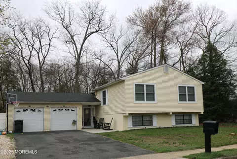 2 Colonial Ct, Howell, NJ 07731