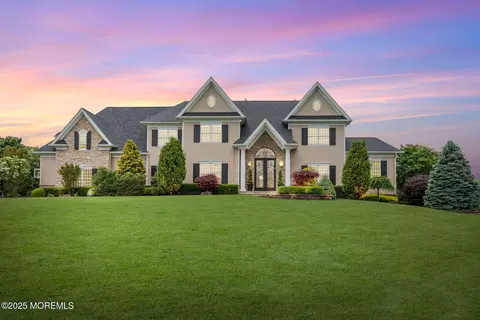 10 Hop Brook Ln, Holmdel, NJ 07733