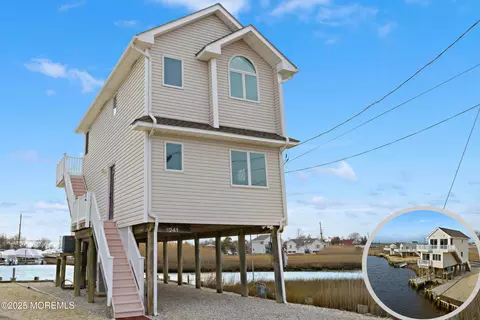 1241 W Mallard Dr, Manahawkin, NJ 08050