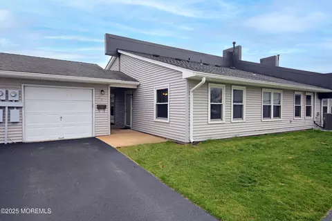 25 Sutton Dr #2401, Brick, NJ 08724