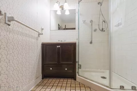 Bath - 305 Springfield Ave, Pine Beach, NJ 08741 photo 1 of 1