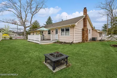 Exterior - 305 Springfield Ave, Pine Beach, NJ 08741 photo 2 of 4