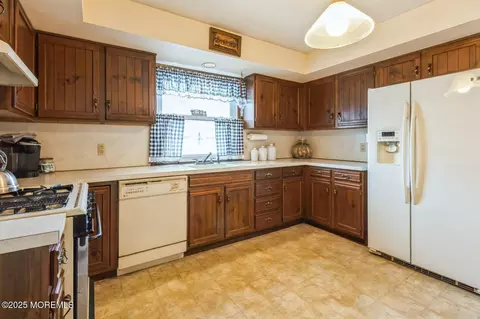 Kitchen - 305 Springfield Ave, Pine Beach, NJ 08741 photo 3 of 3