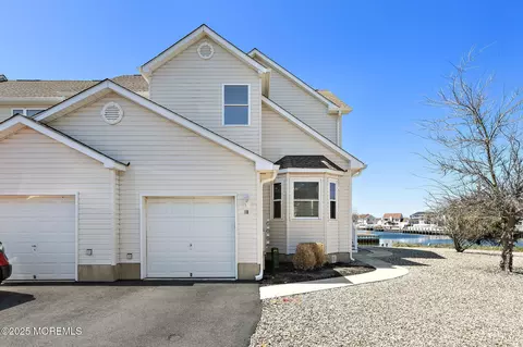 18 Blue Heron Ln, Bayville, NJ 08721