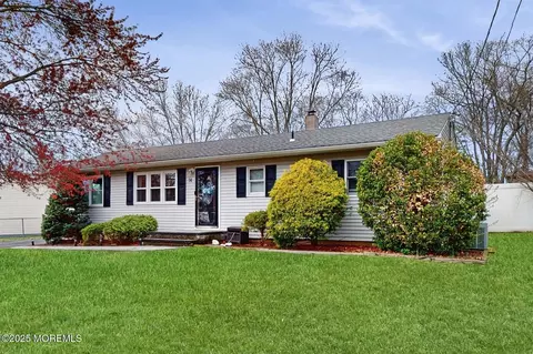 14 Lark Ln, Brick, NJ 08724