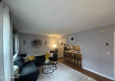 17 Cedar Dr, Lanoka Harbor, NJ 08734