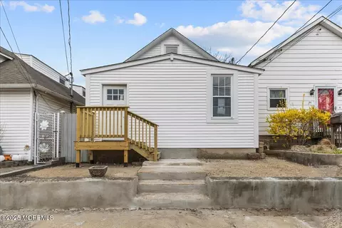 203 Center Ave, Keansburg, NJ 07734