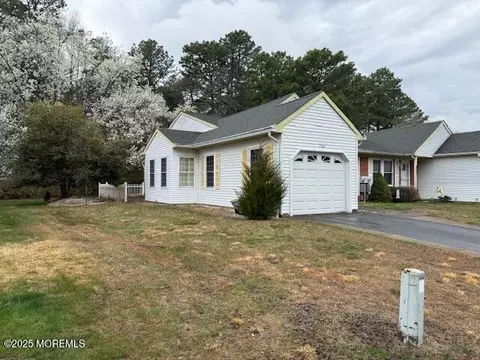 136 Sunset Rd #A, Whiting, NJ 08759