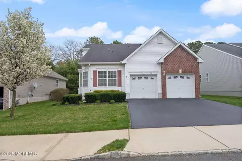 50 Little Leaf Ln, Howell, NJ 07731